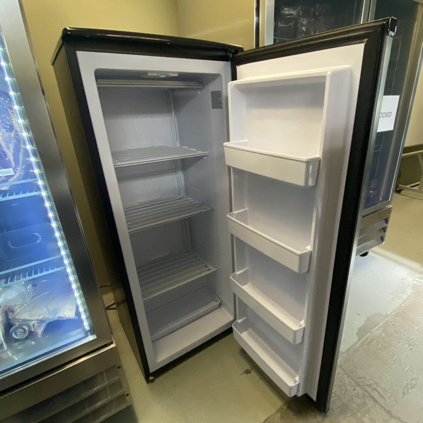 Danby Designer 8.5 cu. ft. Upright Freezer - (USED)