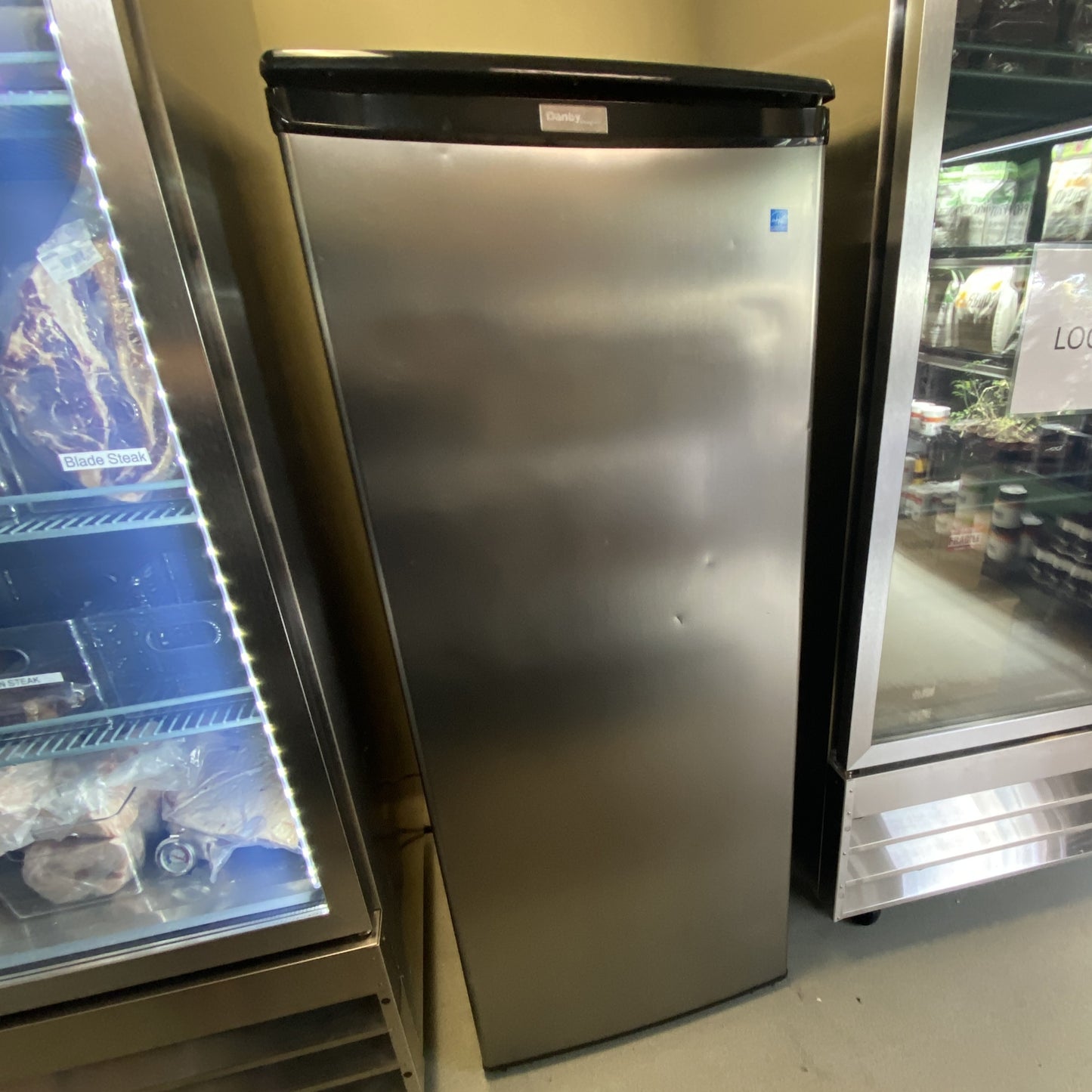 Danby Designer 8.5 cu. ft. Upright Freezer - (USED)